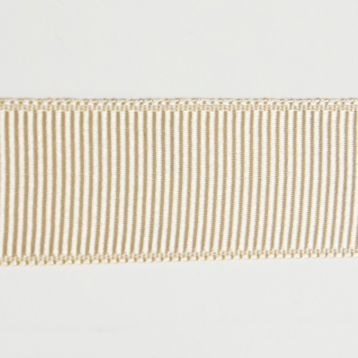 kurzes Ripsband geklebt (20 mm breit)